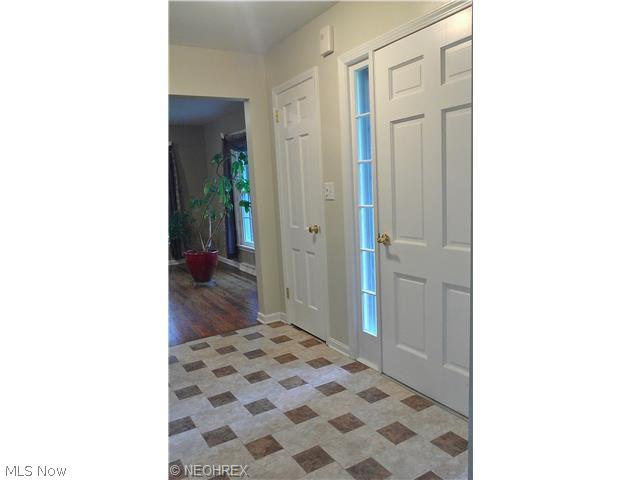 1041 Rolling Meadows Road Akron, OH 44333 - Photo 11 of 25