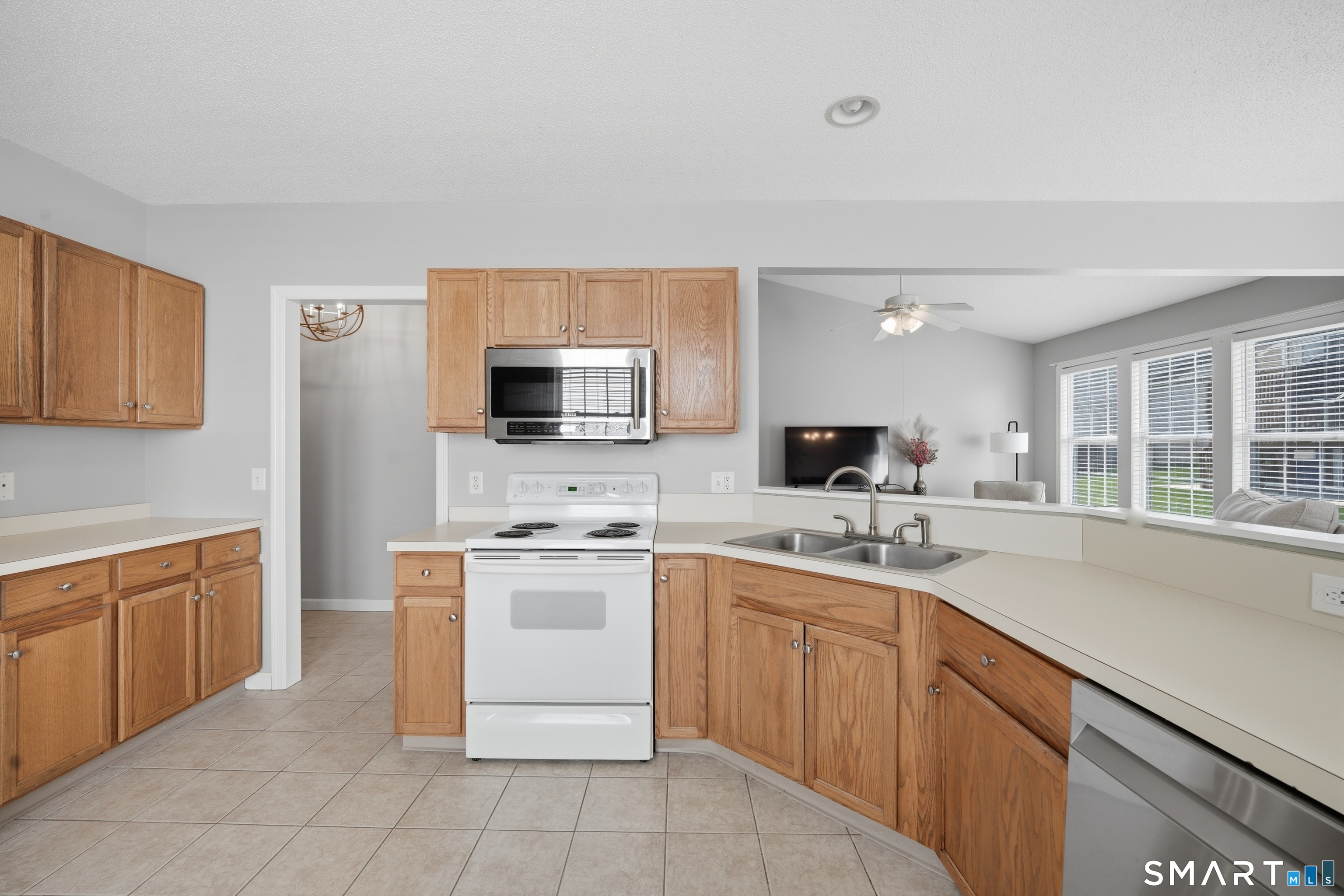 17 Heather Lane, Unit 17 Suffield, CT 06078 - Photo 4 of 29