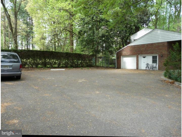 404 Creek Road Moorestown, NJ 08057 - Photo 17 of 21 Driveway