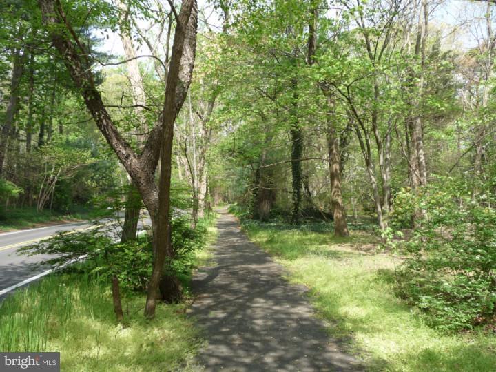 404 Creek Road Moorestown, NJ 08057 - Photo 20 of 21 Driveway