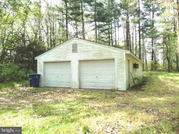 404 Creek Road Moorestown, NJ 08057 - Photo 21 of 21 Garage