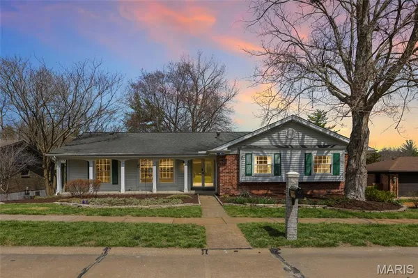 $445,000 | 1041 Terracewood Circle, Ballwin, MO 63011