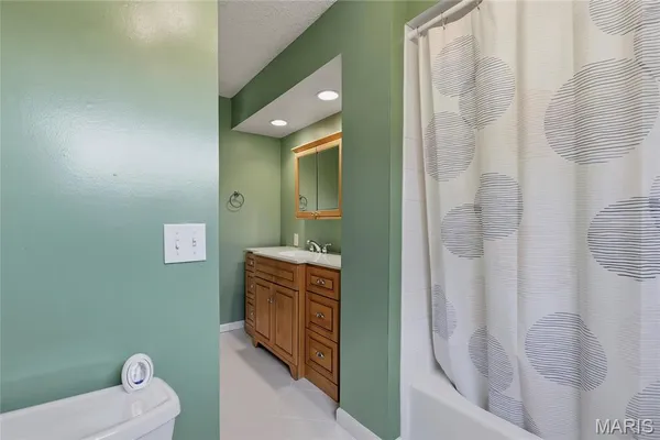 $445,000 | 1041 Terracewood Circle, Ballwin, MO 63011