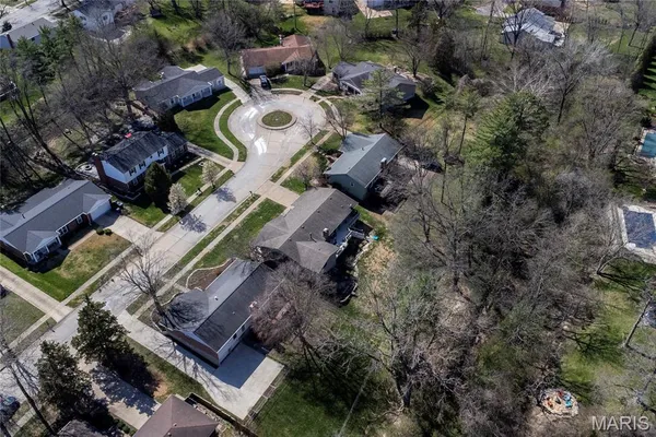 $445,000 | 1041 Terracewood Circle, Ballwin, MO 63011