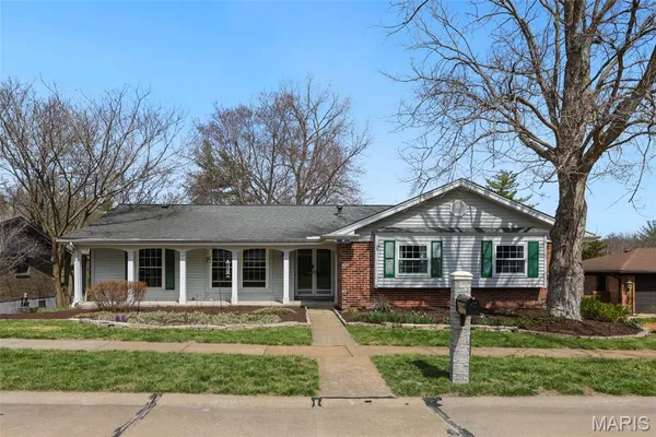 $445,000 | 1041 Terracewood Circle, Ballwin, MO 63011