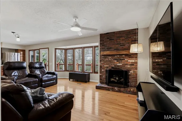 $445,000 | 1041 Terracewood Circle, Ballwin, MO 63011