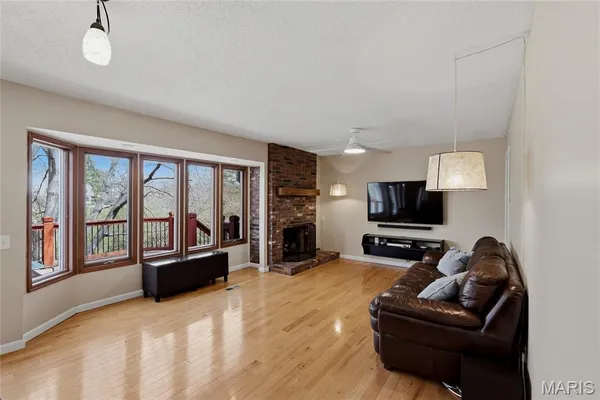 $445,000 | 1041 Terracewood Circle, Ballwin, MO 63011