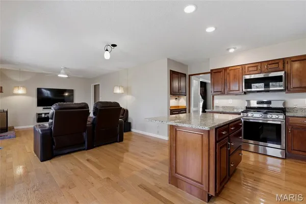 $445,000 | 1041 Terracewood Circle, Ballwin, MO 63011