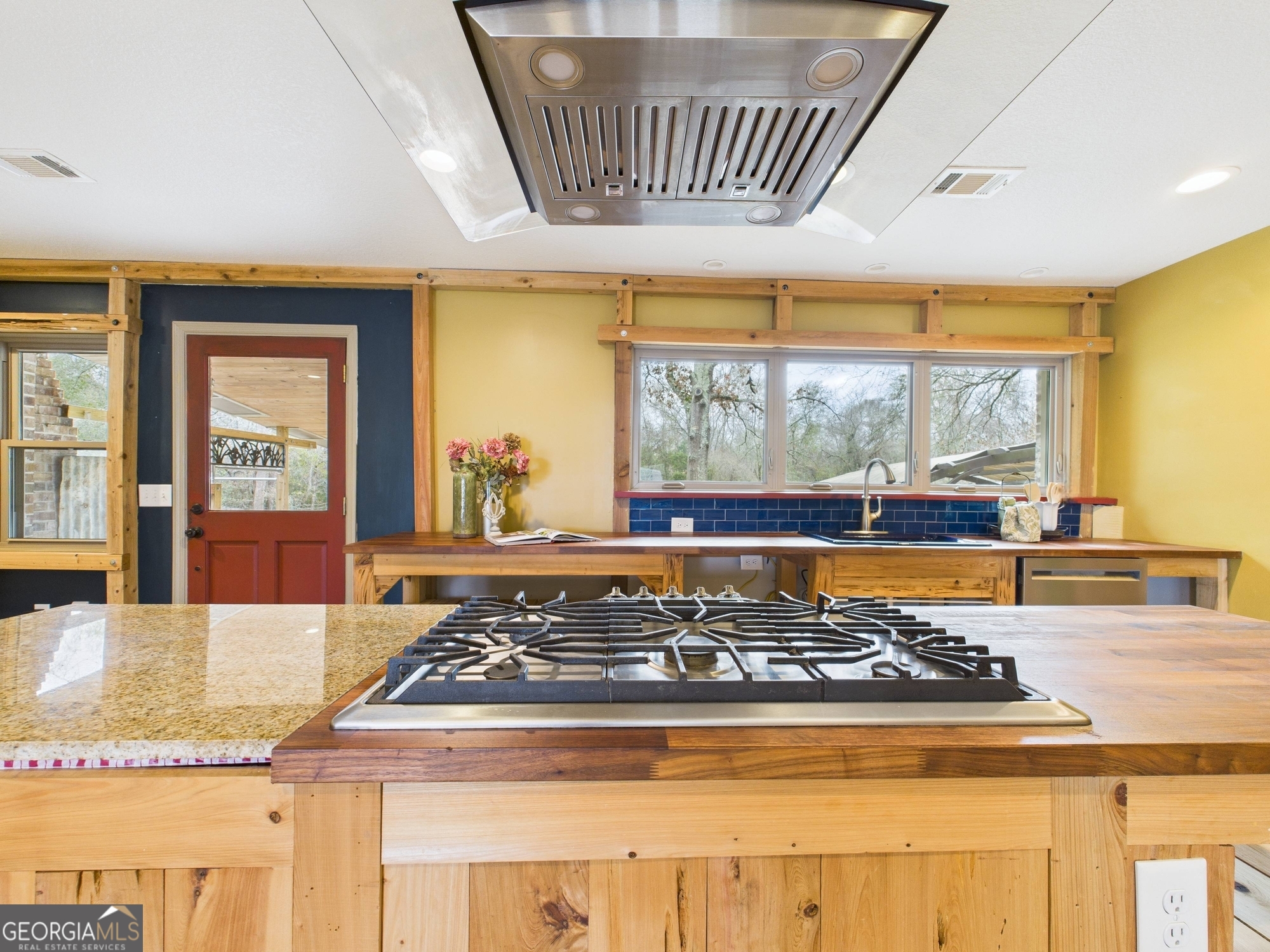 312 Henson Road Hawkinsville, GA 31036 - Photo 13 of 64 a kitchen with stove and a table