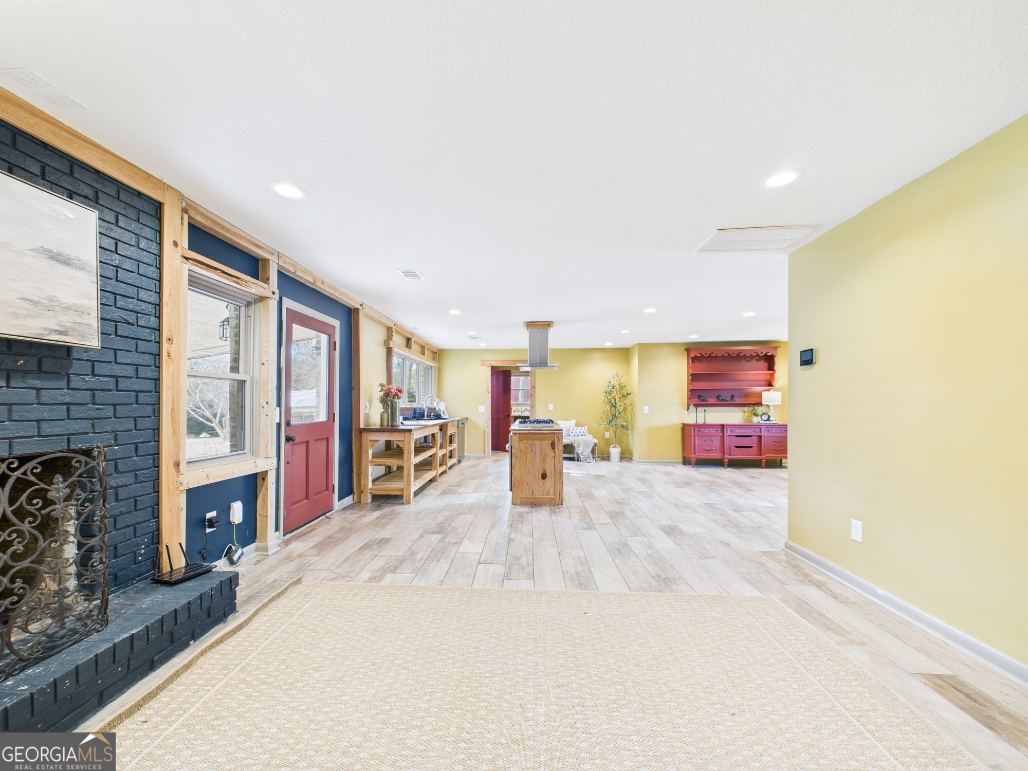 312 Henson Road Hawkinsville, GA 31036 - Photo 19 of 64 a view of a living room