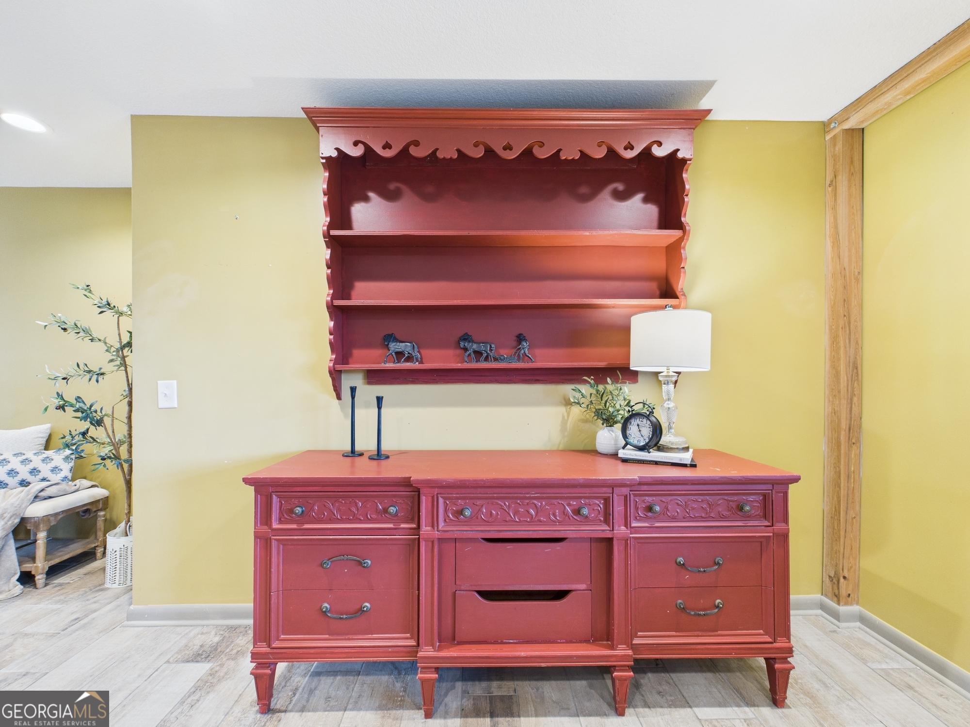 312 Henson Road Hawkinsville, GA 31036 - Photo 8 of 64 a room with a dresser and a mirror