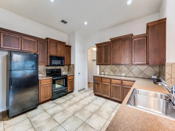 $2,200 | 3605 Chapel Hill Lane, Denton, TX 76207