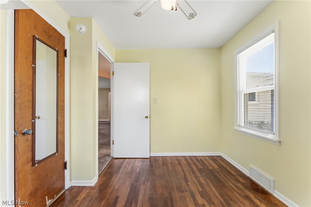 154 Fairfield Road Avon Lake, OH 44012 - Photo 26 of 43 1 ST Floor Bedroom