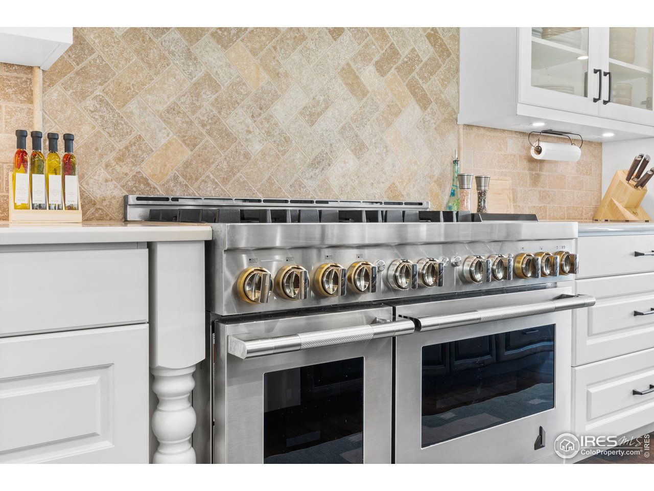 2770 Heron Lakes Parkway Berthoud, CO 80513 - Photo 10 of 40 a stove top oven sitting inside of a kitchen