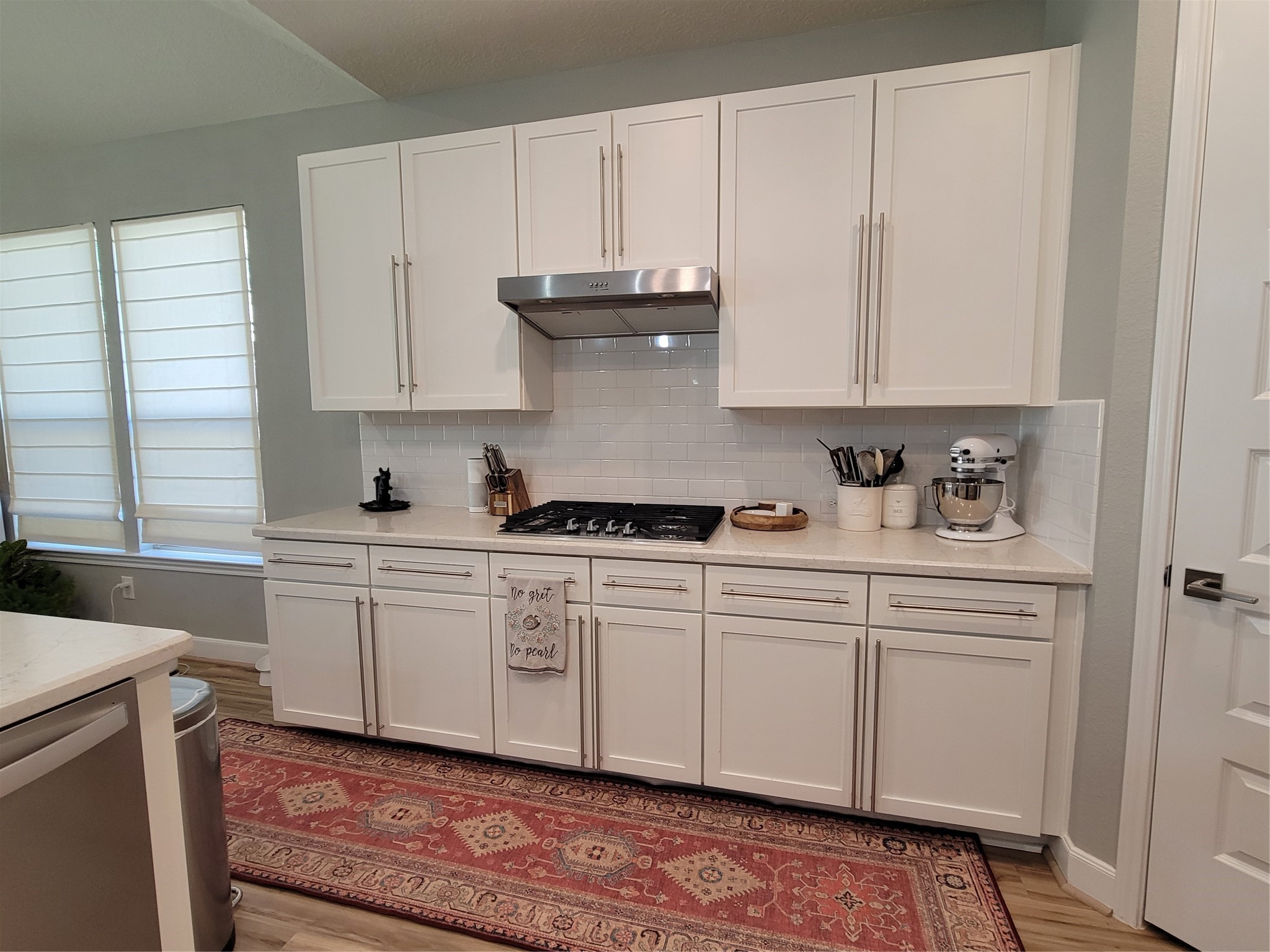 2095 Parnevik Place Conroe, TX 77304 - Photo 11 of 23 Gas cook-top, and lots of storage!