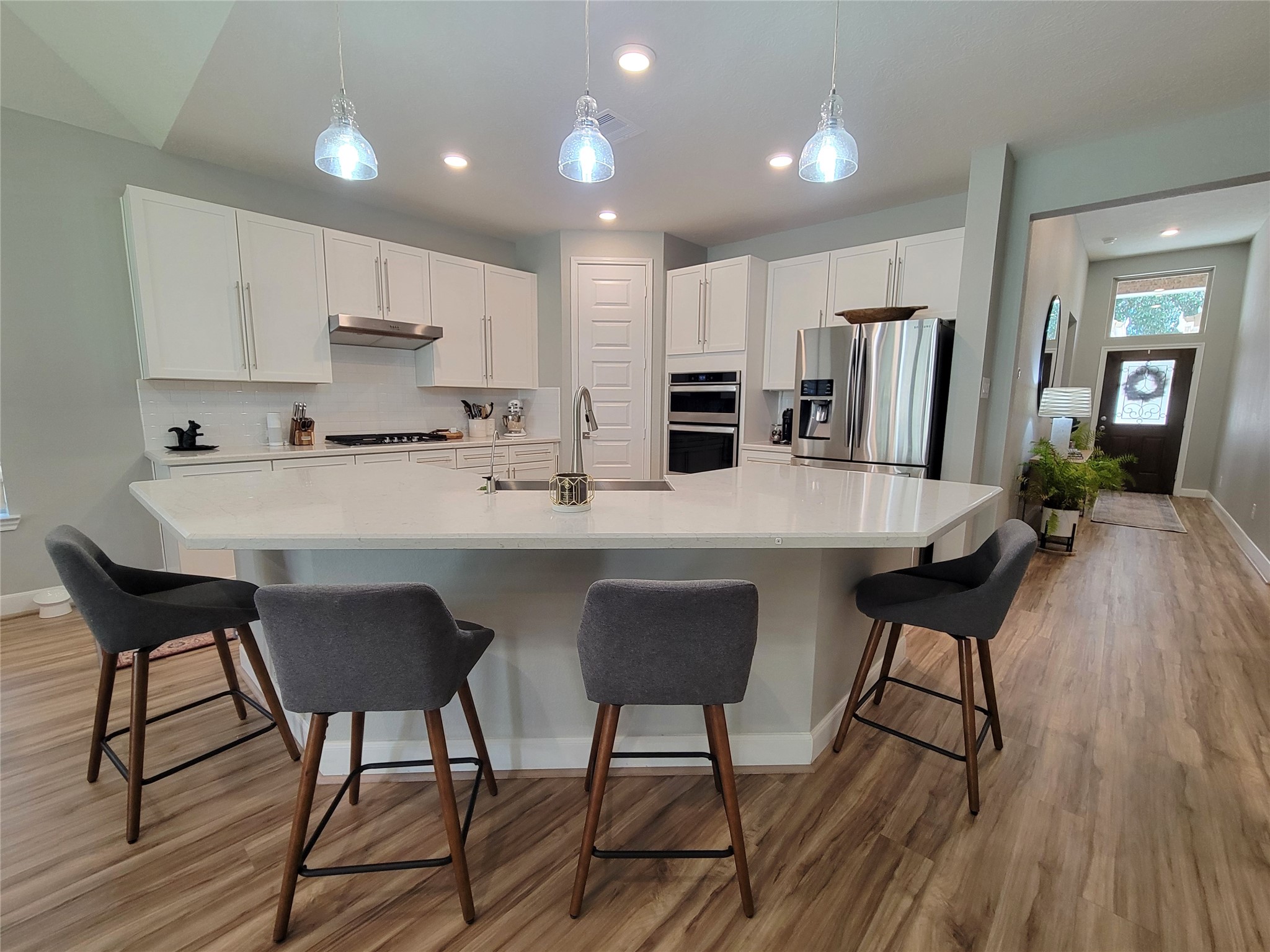 2095 Parnevik Place Conroe, TX 77304 - Photo 4 of 23 There's room for everyone to help in this kitchen!