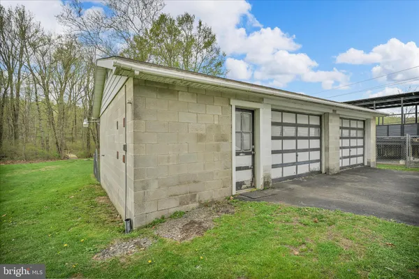 $420,000 | 2 Lovers Lane, Pine Grove, PA 17963