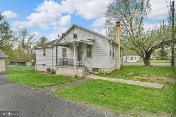 $420,000 | 2 Lovers Lane, Pine Grove, PA 17963