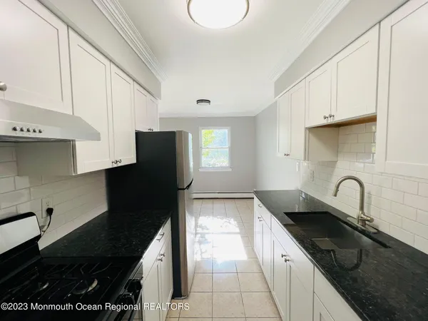 $2,000 | 14 Windsor Terrace, Unit E, Freehold, NJ 07728