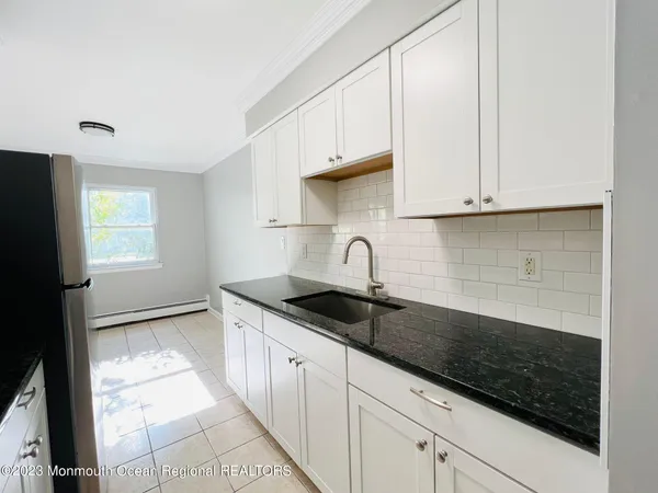 $2,000 | 14 Windsor Terrace, Unit E, Freehold, NJ 07728