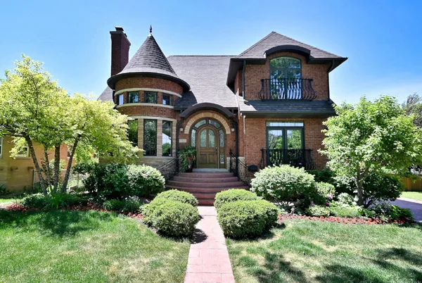 $1,390,000 | 1321 Glenlake Avenue, Park Ridge, IL 60068