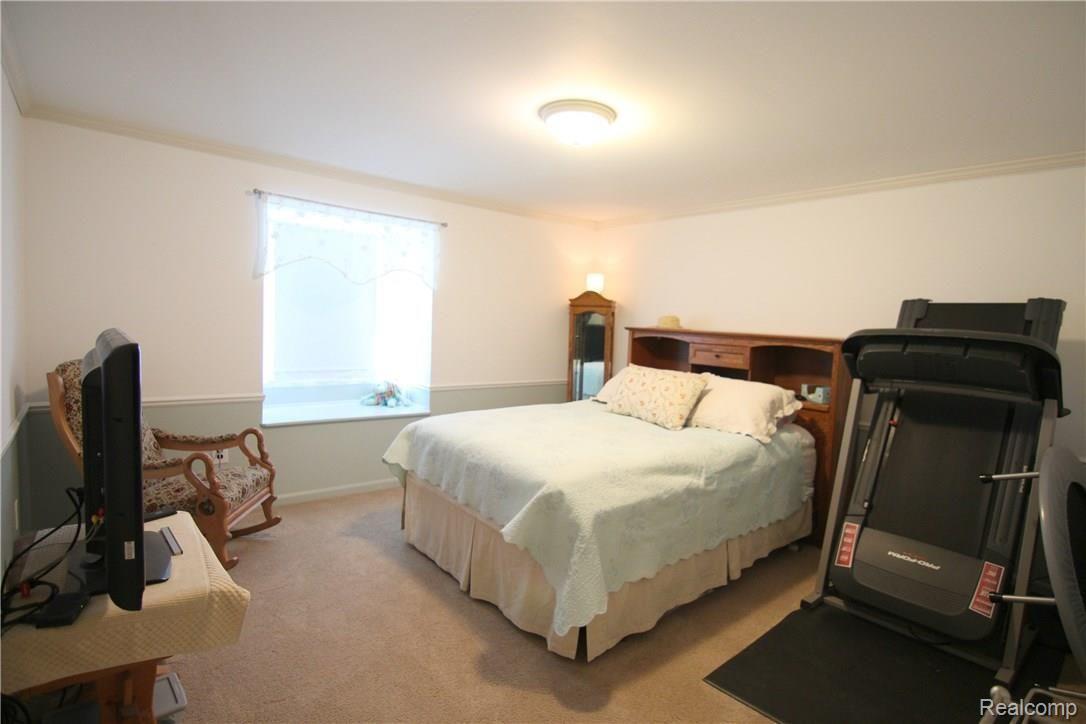 618 Shellbourne Drive Rochester, MI 48309 - Photo 21 of 38 Shellbourn Dr Bedroom 1.jpg