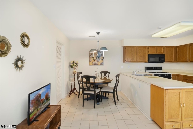 55 Winthrop Road Monroe Township, NJ 08831 - Photo 12 of 39