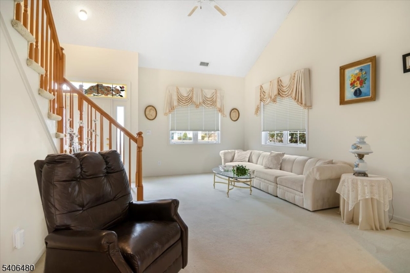 55 Winthrop Road Monroe Township, NJ 08831 - Photo 5 of 39