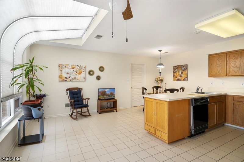 55 Winthrop Road Monroe Township, NJ 08831 - Photo 9 of 39