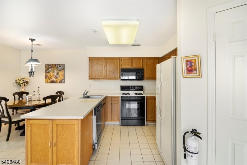 55 Winthrop Road Monroe Township, NJ 08831 - Photo 10 of 39