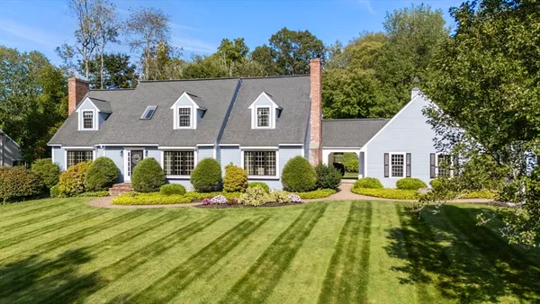 $1,735,000 | 15 Knollcrest Drive, Andover, MA 01810