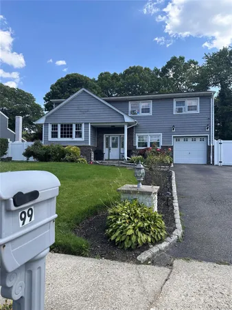 $810,000 | 99 Schneider Lane, Hauppauge, NY 11788