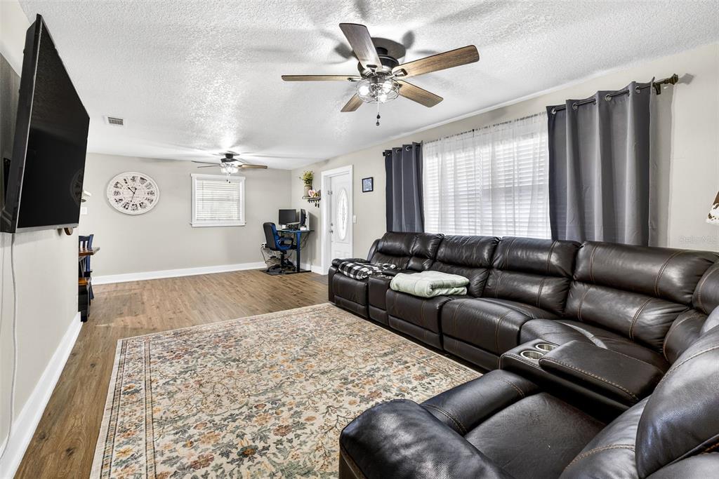 4701 West Sam Allen Road Plant City, FL 33565 - Photo 6 of 39 Gallery Image 6