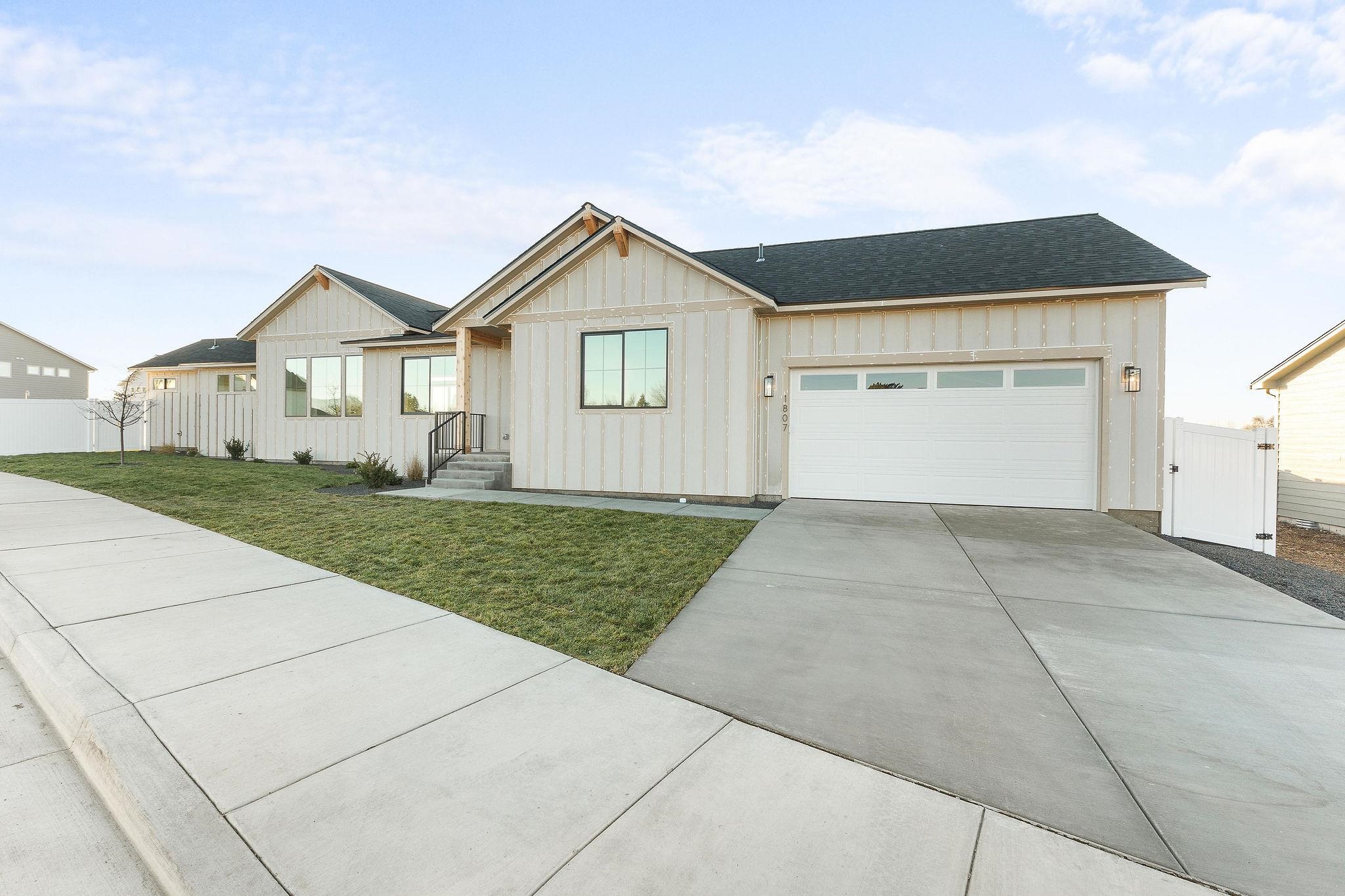 1807 North Arties Road Spokane Valley, WA 99016 - Photo 1 of 45 Gallery Image 1