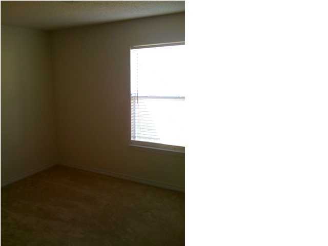 208 Limestone Circle Crestview, FL 32539 - Photo 14 of 20 a room that has a window in it