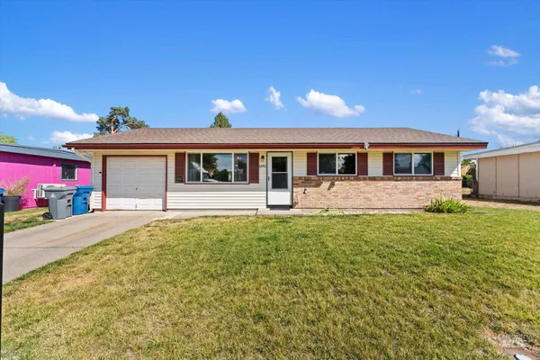 $299,900 | 1240 East 16th N Street, Mountain Home, ID 83647