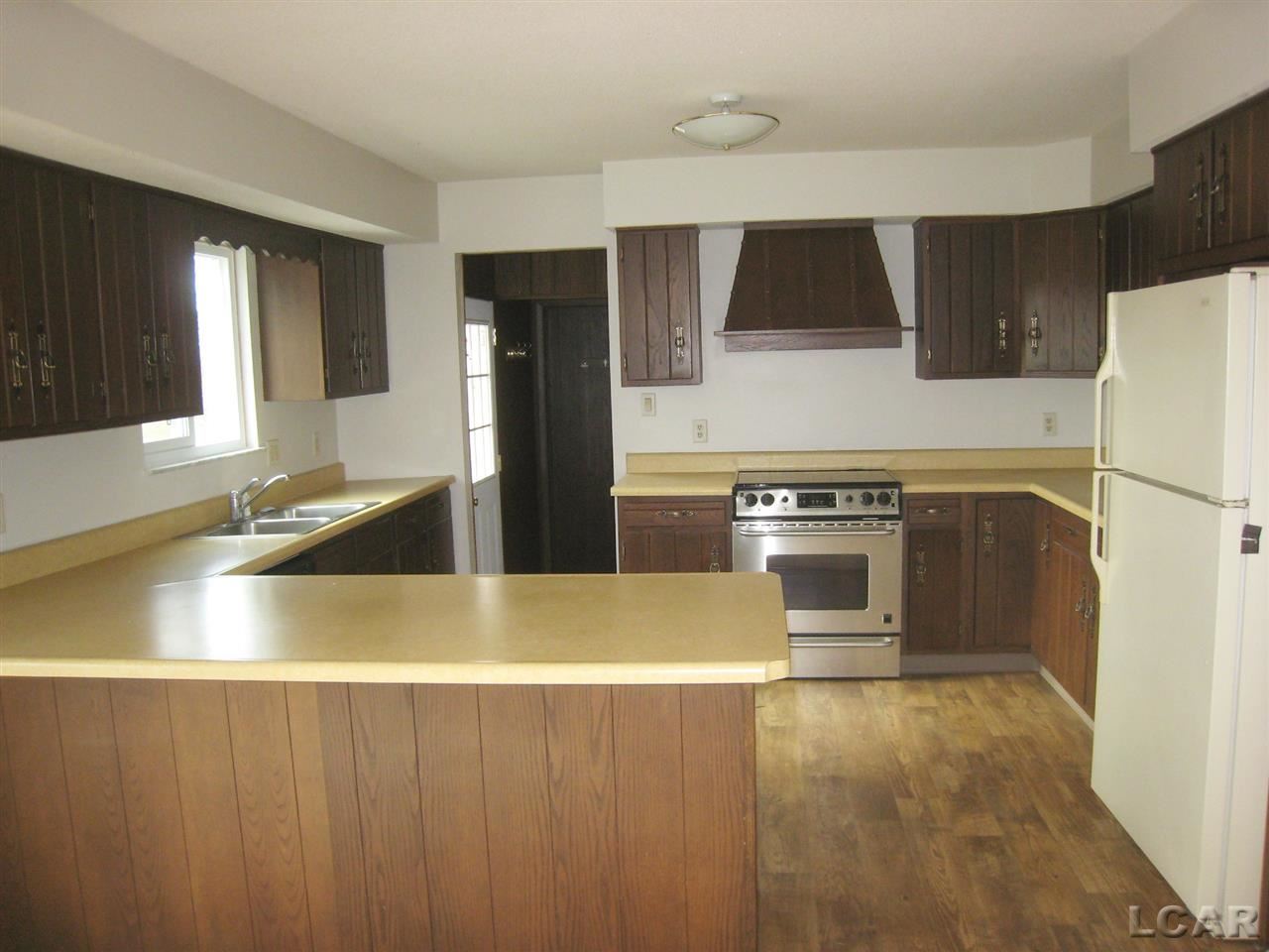 2439 Gady Road Adrian, MI 49221 - Photo 5 of 13 31233344-4.JPG