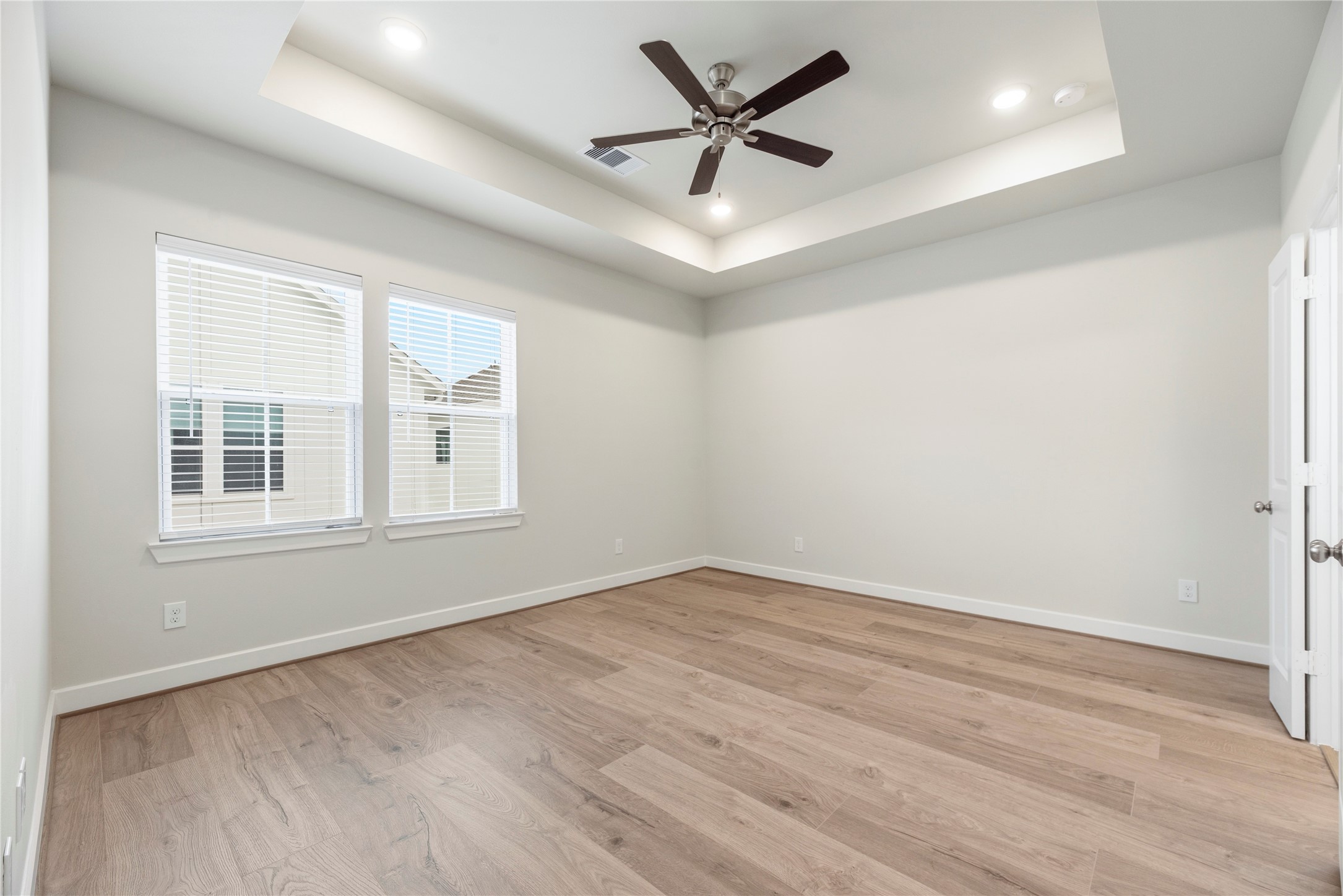 3075 Hicks Street Houston, TX 77007 - Photo 19 of 34 an empty room with wooden floor and windows