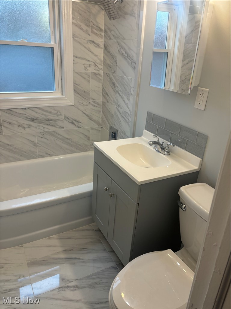 2525 Noble Road, Unit C3 Cleveland Heights, OH 44121 - Photo 4 of 11 Full bathroom featuring vanity, toilet, and tiled shower / bath combo