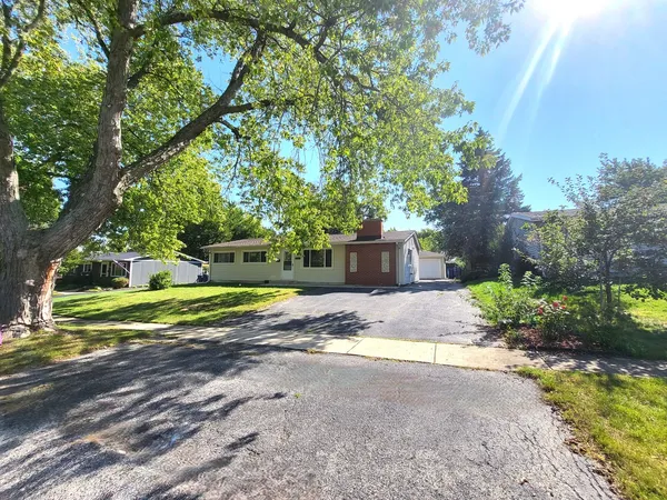 $270,000 | 18455 West Meadow Lane, Gurnee, IL 60031