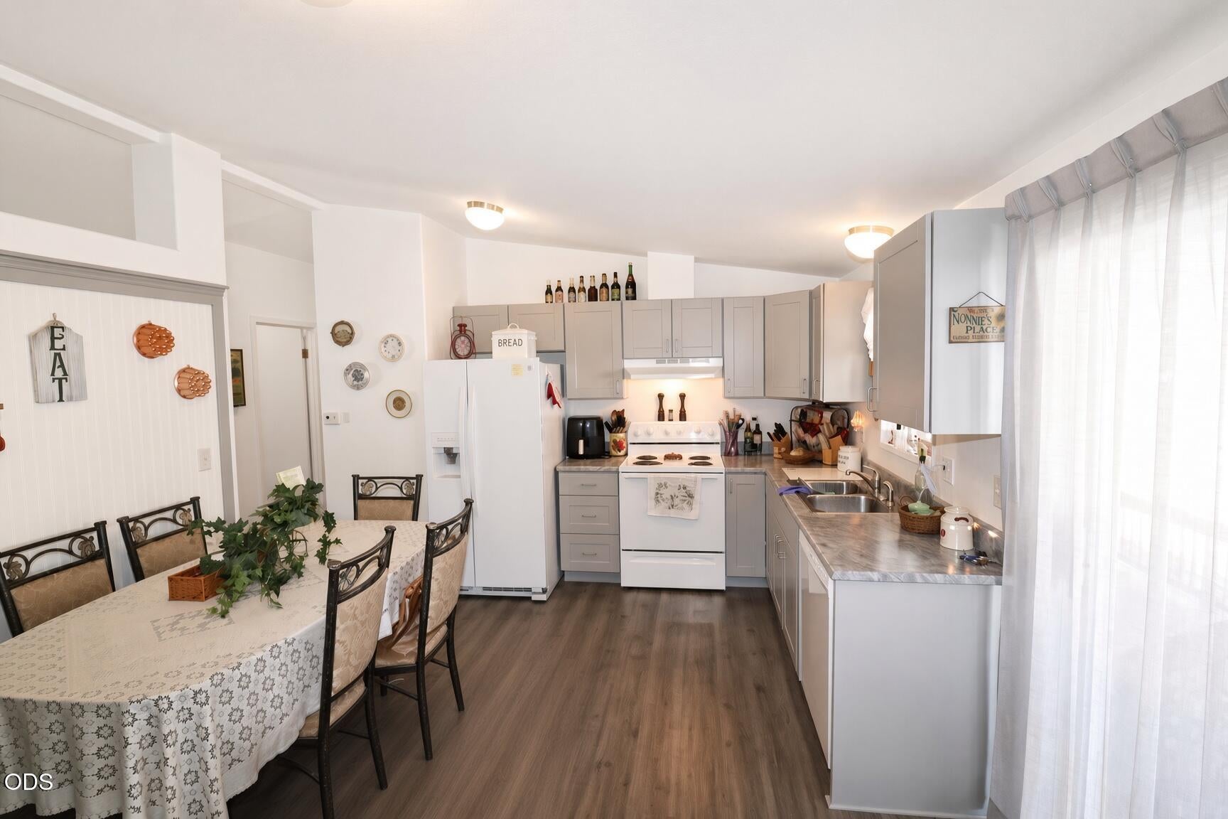 8401 Old Stage Road, Unit 70 Central Point, OR 97502 - Photo 8 of 25 Gallery Image 8