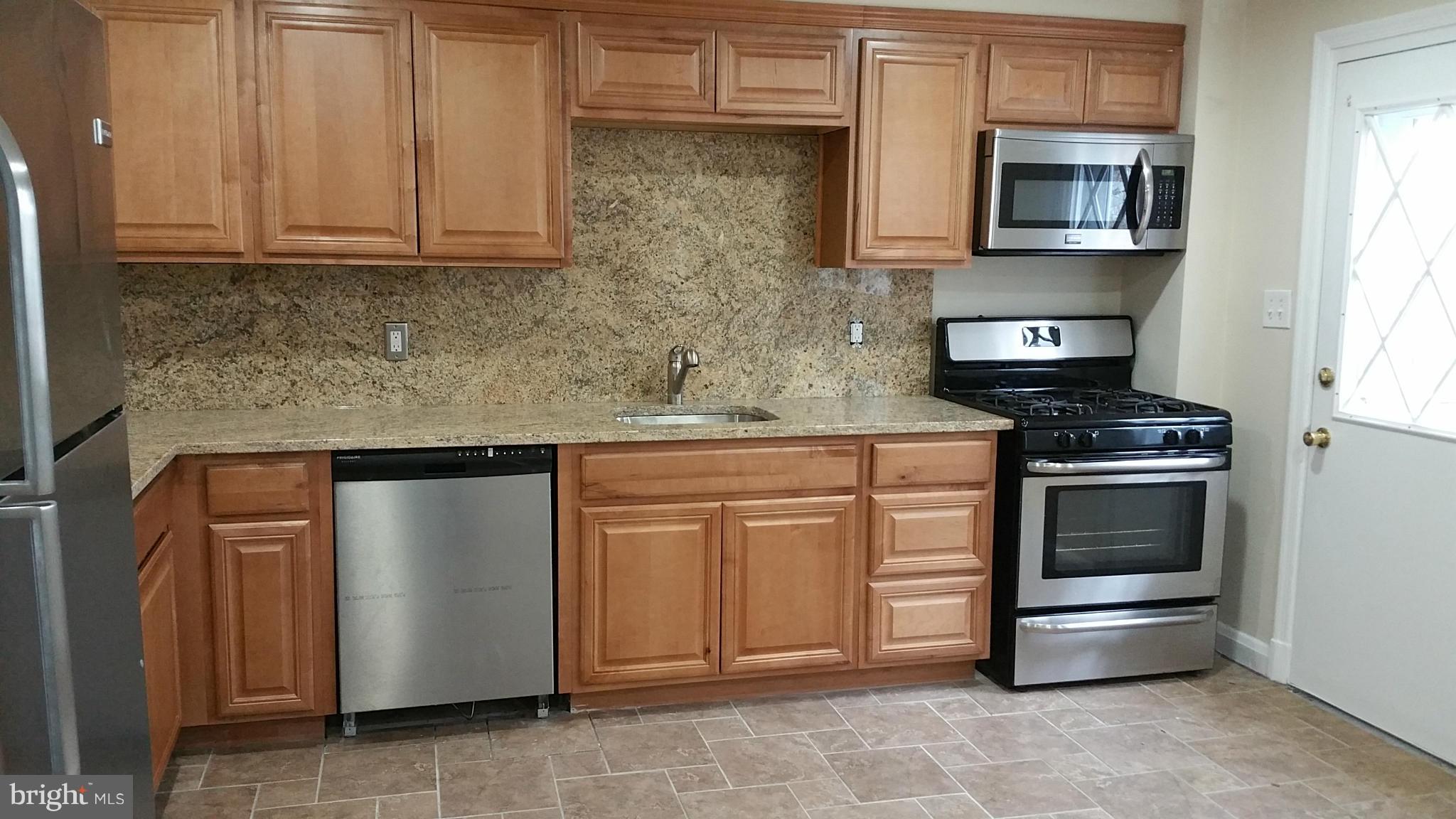 7846 Harold Road Baltimore, MD 21222 - Photo 3 of 16 Granite Countertops