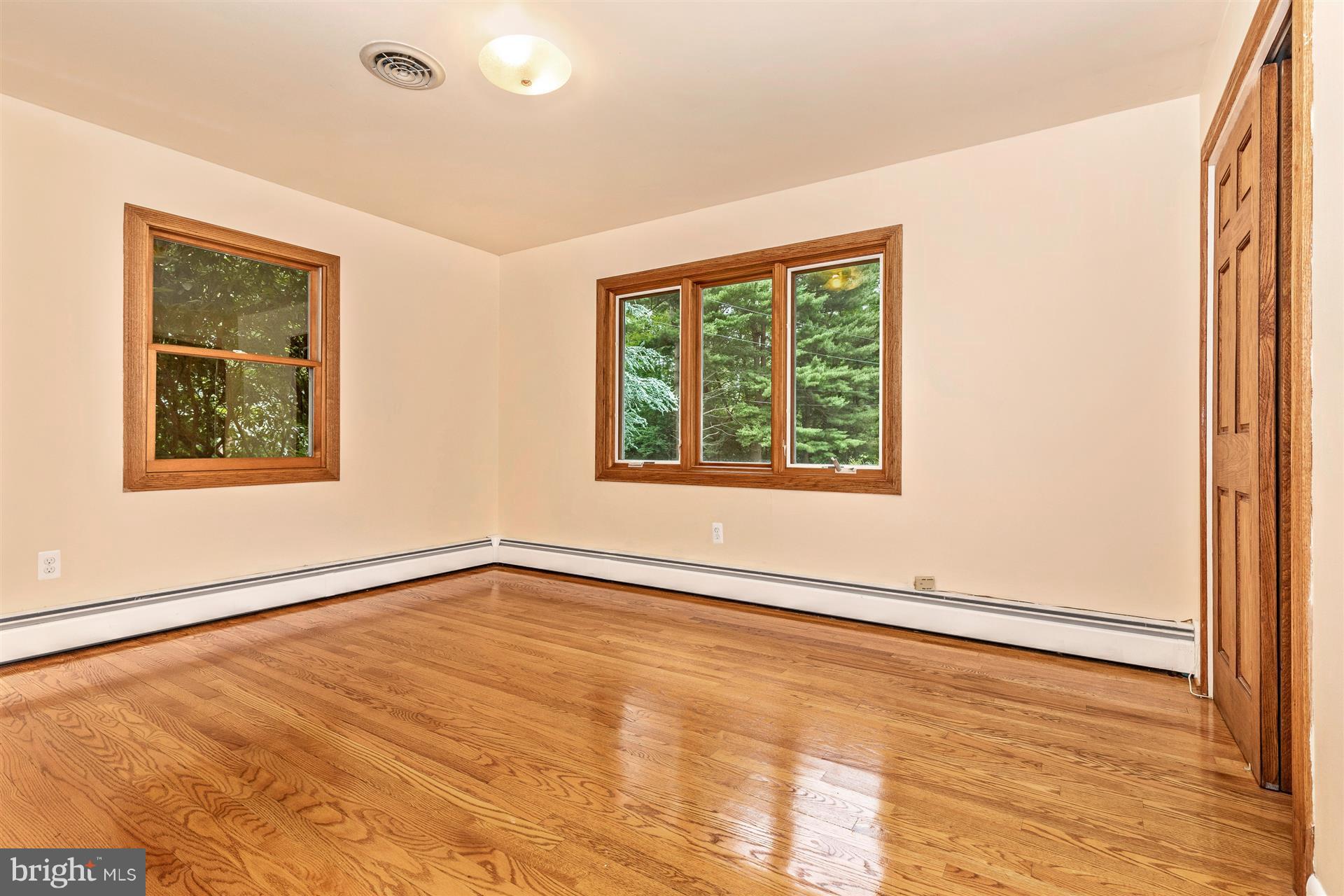 21020 Goshen Road Gaithersburg, MD 20882 - Photo 18 of 30 One of 3 mail floor bedrooms