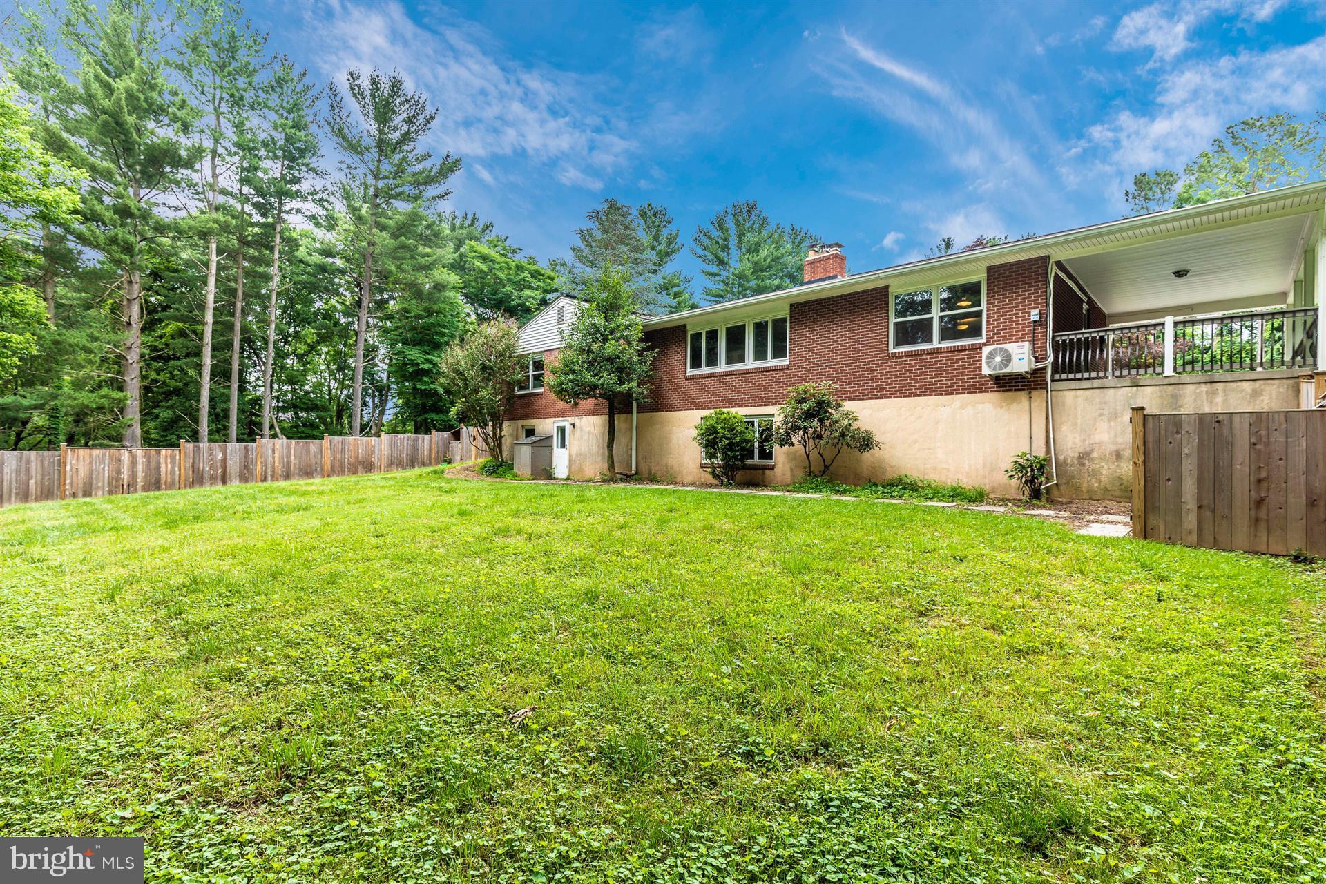 21020 Goshen Road Gaithersburg, MD 20882 - Photo 28 of 30 Fully fenced backyard area