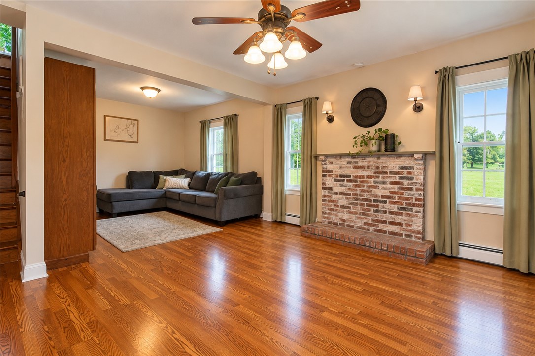 3605 Heidenreich Road Lyons, NY 14489 - Photo 24 of 50 living room