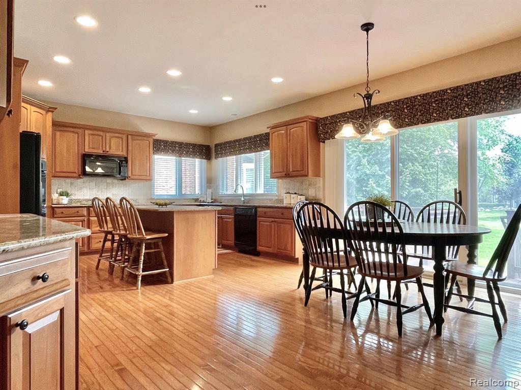 1070 Moran Drive Rochester, MI 48307 - Photo 11 of 60
