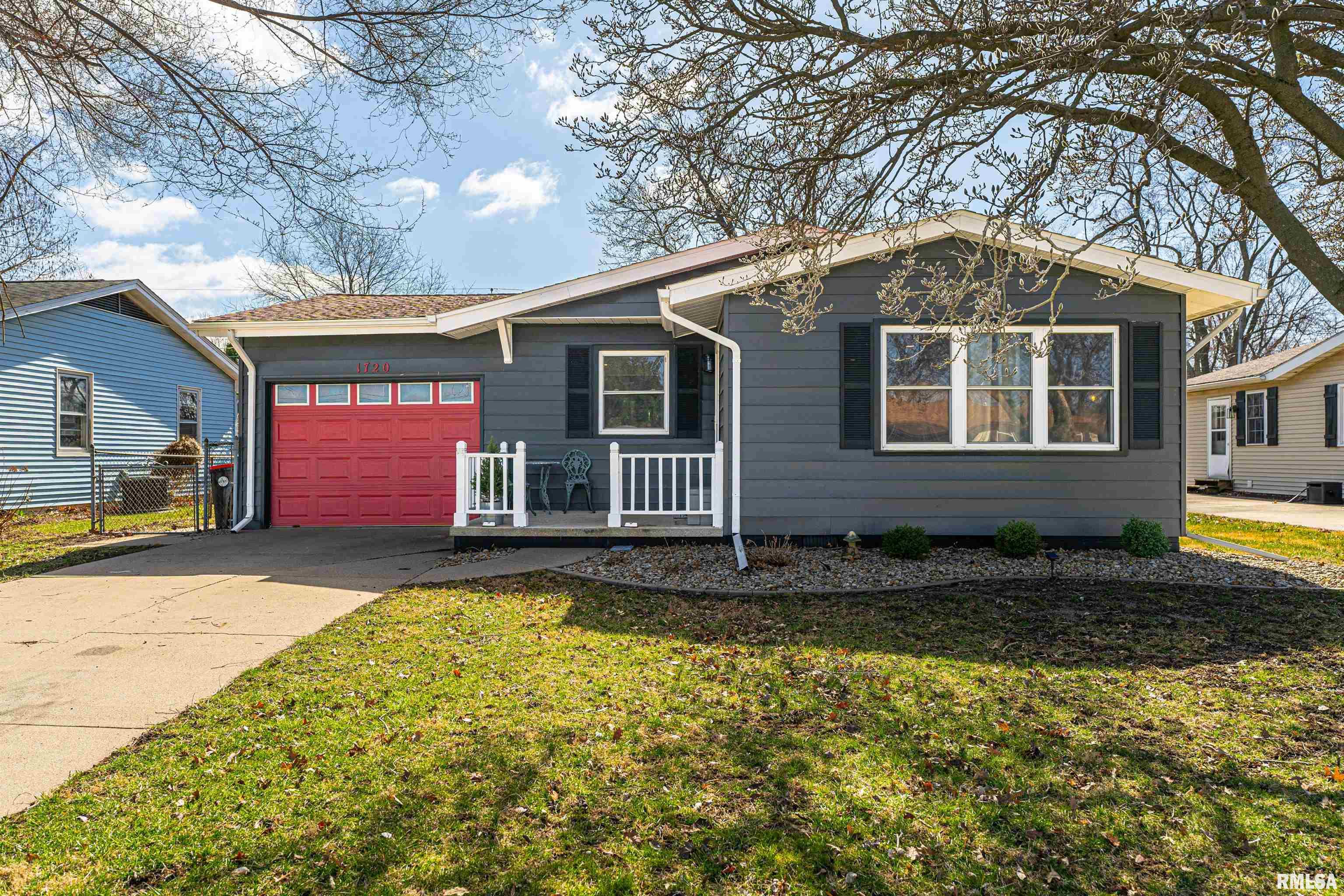 1720 Rutledge Drive Lincoln, IL 62656 - Photo 2 of 27 Gallery Image 2