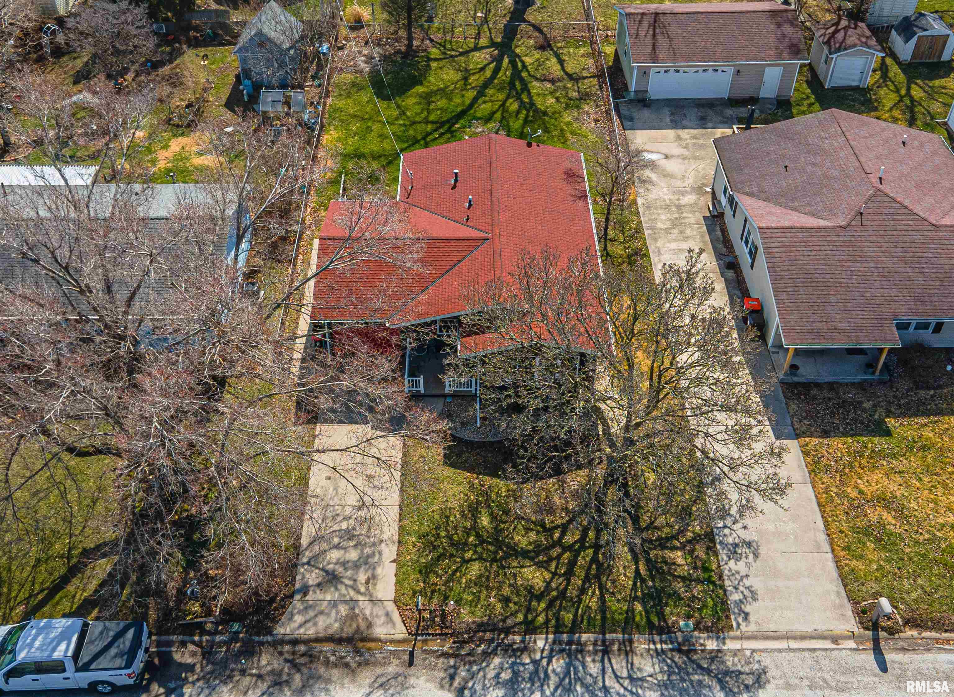 1720 Rutledge Drive Lincoln, IL 62656 - Photo 5 of 27 Gallery Image 5