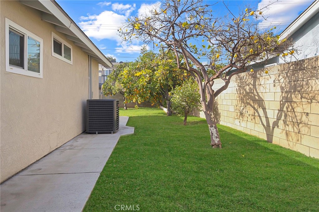 1115 South Groveland Place Anaheim, CA 92806 - Photo 37 of 42 front view of a house with a yard