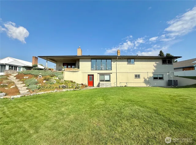 a view of a house with a big yard